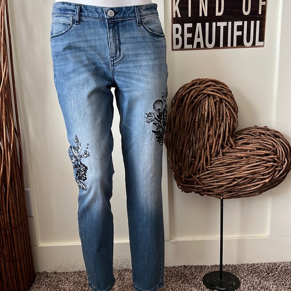Simply Vera Vera Wang Embroidered Floral Mid Rise Ankle Jeans